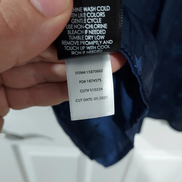 Torrid Peasant Blouse - Charmeuse Jacquard Star Navy in Size 3 / 22-24 - Picture 15 of 15